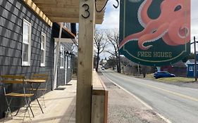 Groundswell Pub & Inn